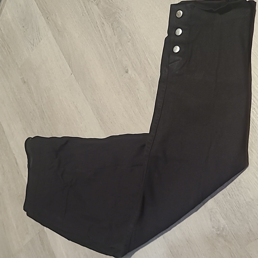 A1. Black van heusen ankle pants 14S